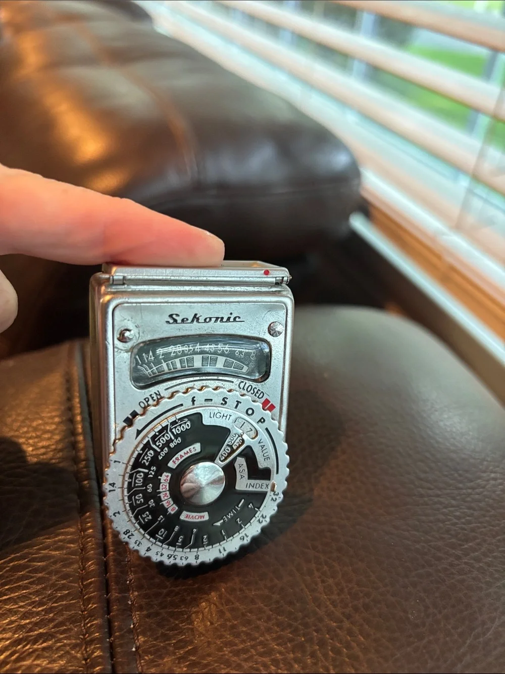 Sekonic L-6 Light Silver Light Meter - Compact Vintage Exposure Meter